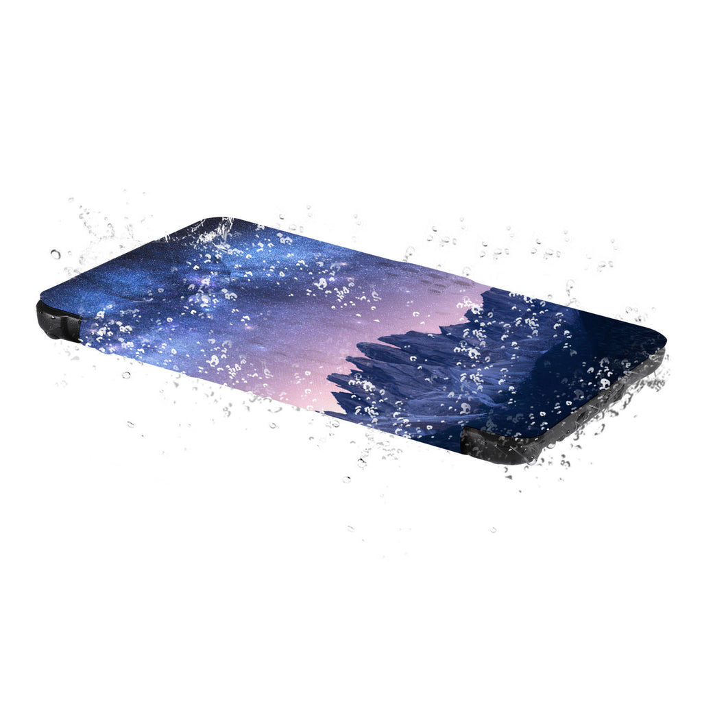 Water-safe fabric cover complements your Kindle Paperwhite with Nature Wonder design, so you can read in more places